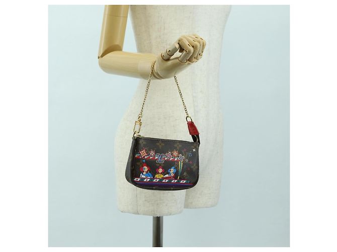 LOUIS VUITTON Vivienne Mini Pochette Accessoires Pochette M81965 LV Auth 178030M Monogramma - vista 25