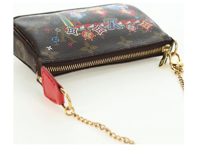 LOUIS VUITTON Vivienne Mini Pochette Accessoires Pochette M81965 LV Auth 178030M Monogramma - vista 6
