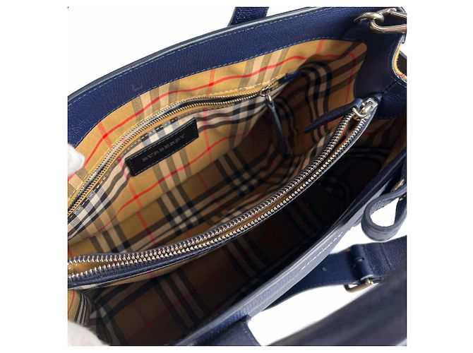 Burberry Sac cabas Banner Medium en cuir à motif vichy Archive Beige Bleu Marine - vue 8