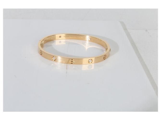 Bracciale Love Cartier in oro giallo e diamanti, modello Medium - vista 6