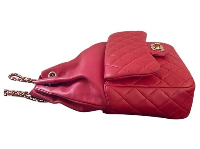 Chanel Rucksack aus gestepptem Lammleder in Rot - Ansicht 11