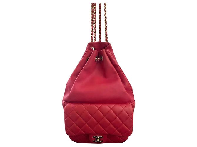 Chanel Rucksack aus gestepptem Lammleder in Rot - Ansicht 9