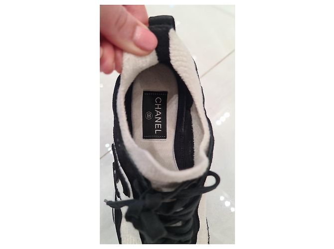 Timeless Chanel CC Logo Canvas Sneaker Weiß & Schwarz - Größe 40 Gebraucht - Ansicht 9