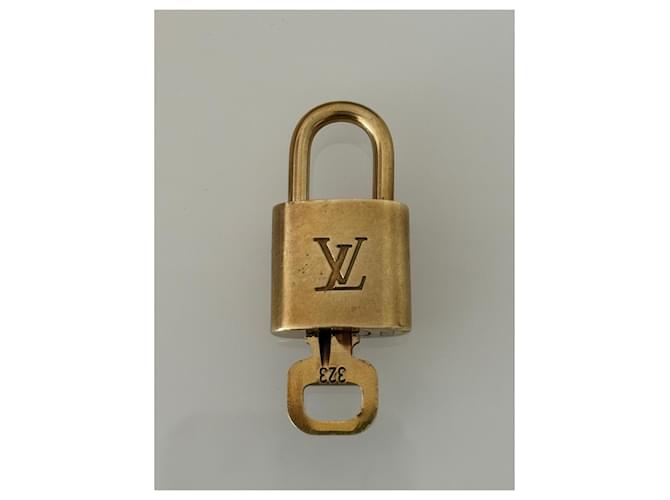 Louis Vuitton Vorhängeschloss mit Schlüssel 323 Golden - Ansicht 3