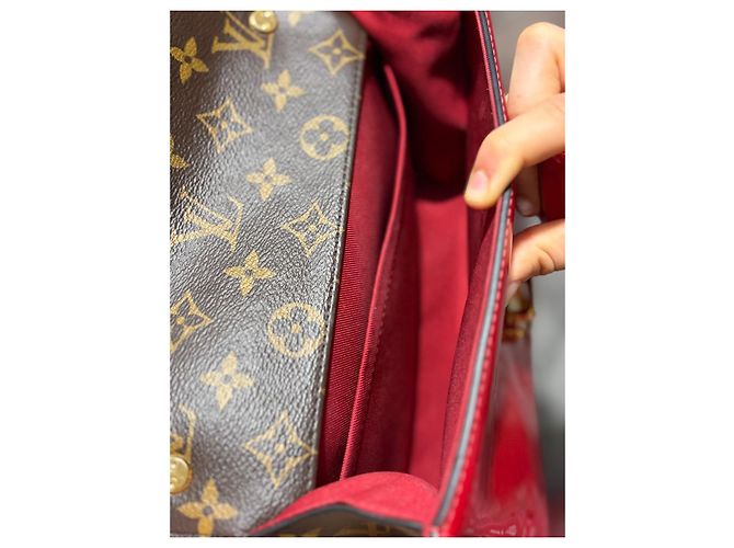 Louis Vuitton Borsa a mano in vernice rosso e tela Monogram Marrone Monogramma - vista 5