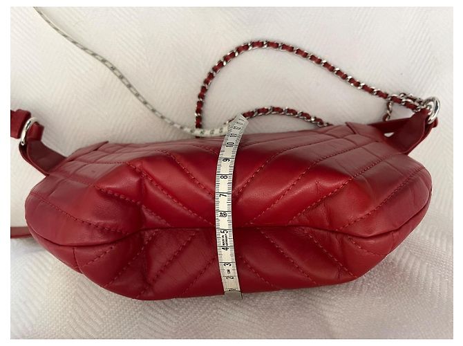 Chanel Chevron Gürteltasche aus rotem Leder - Ansicht 9