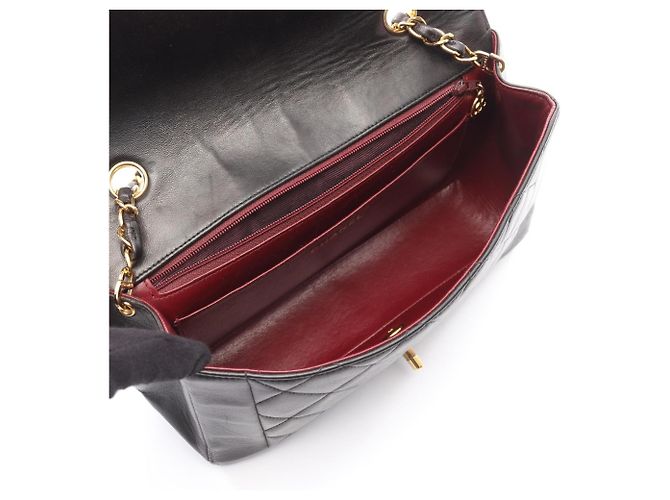 Borsa a tracolla Chanel Matelassé Diana Flap Nero - vista 3