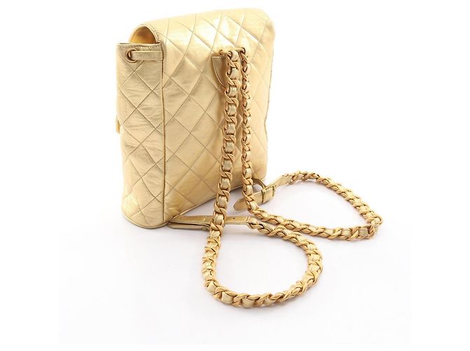 Zaino Chanel Matelassé in pelle oro D'oro - vista 2