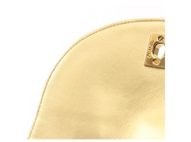 Zaino Chanel Matelassé in pelle oro D'oro - vista 9