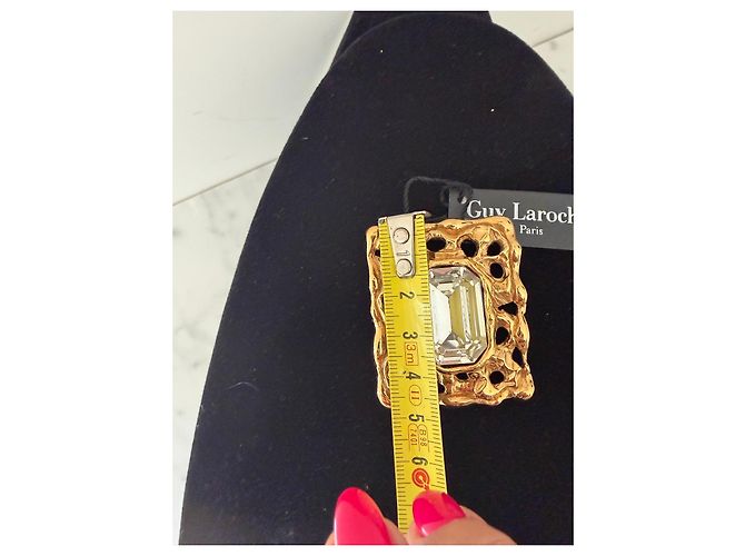 Broche Rectangular Guy Laroche Dorado con Cristal - vista 3