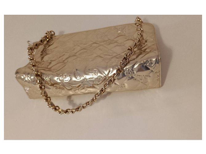 Bolsa de ombro Chanel em couro dourado acolchoado - vista 2