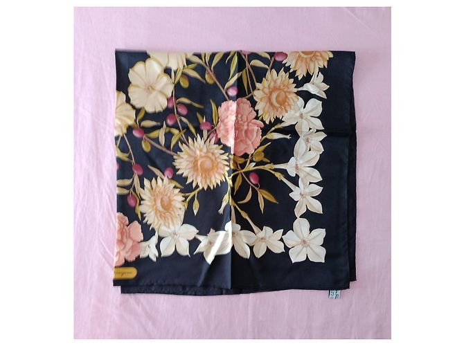 Salvatore Ferragamo Seidentuch mit Blumenprint Pink Weiß Golden Dunkelblau - Ansicht 2