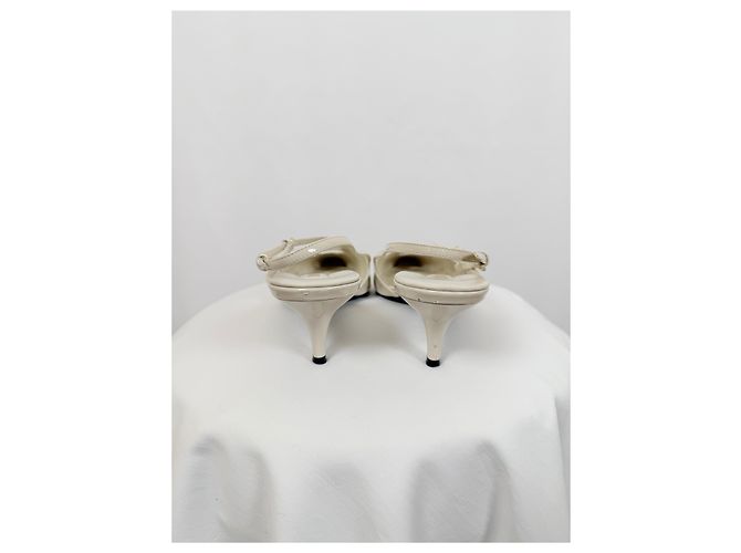 Miu Miu Spitz zulaufende Slingback-Pumps Roh - Ansicht 8