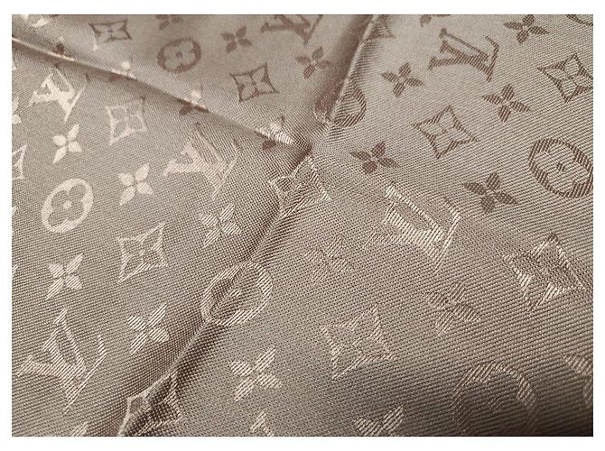 Cachecol Louis Vuitton Monogram em seda e lã cor de capuz. Bege - vista 2