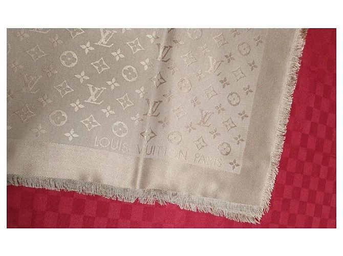 Cachecol Louis Vuitton Monogram em seda e lã cor de capuz. Bege - vista 3