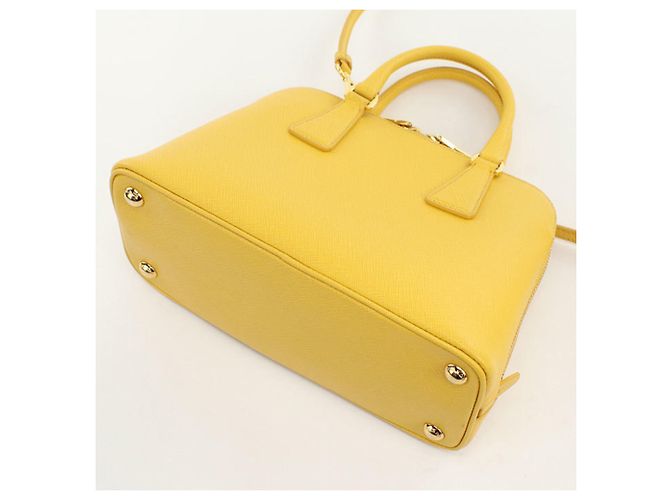 Mini borsa Prada in pelle Saffiano gialla Giallo - vista 2