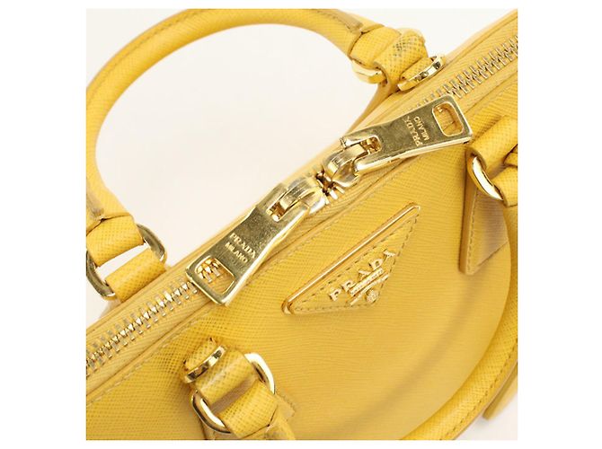 Mini borsa Prada in pelle Saffiano gialla Giallo - vista 4