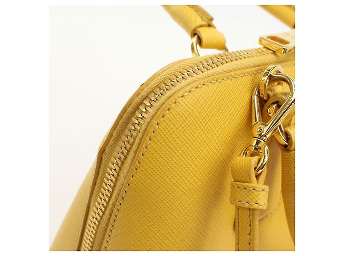 Mini borsa Prada in pelle Saffiano gialla Giallo - vista 6