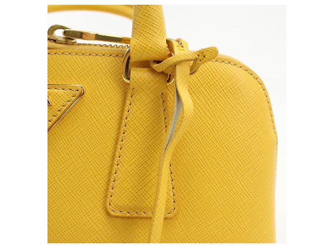 Mini borsa Prada in pelle Saffiano gialla Giallo - vista 7