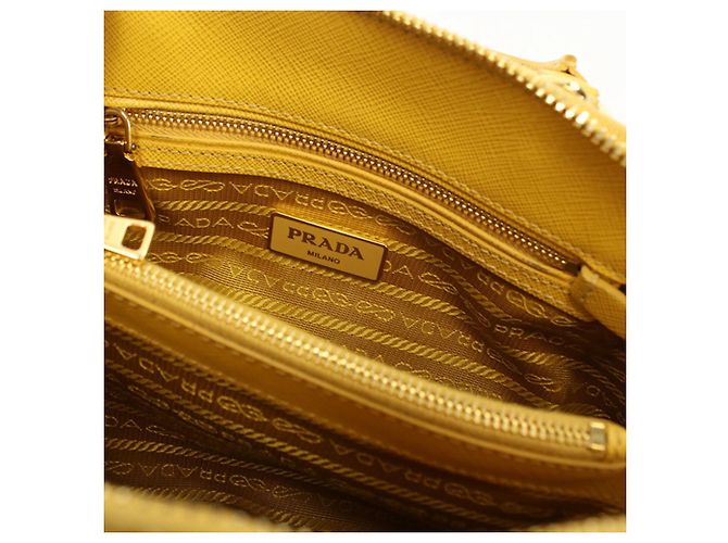 Mini borsa Prada in pelle Saffiano gialla Giallo - vista 8
