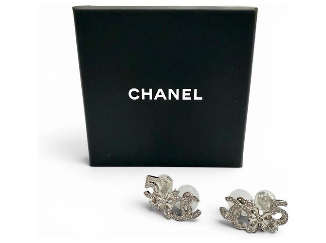 Orecchini CHANEL B23P Coco Mark No. 5 Clover Rhinestone Argento - vista 2