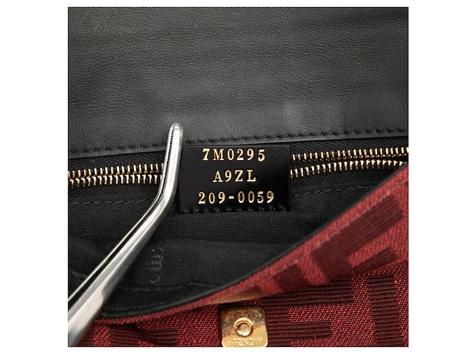 Fendi Rote Zucca Canvas Convertible Baguette Pouch - Ansicht 6