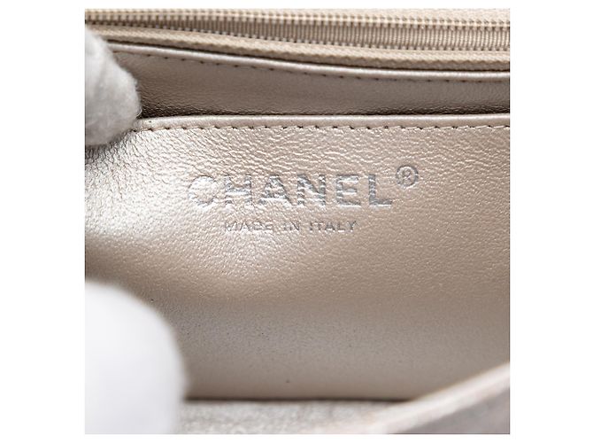 Chanel Mini Square Classic Marrone Lambskin Metallizzato con Patta Singola Taupe - vista 5