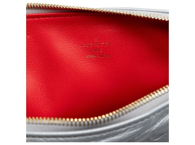 Louis Vuitton Coussin PM in agnello goffrato Monogram argento - vista 5