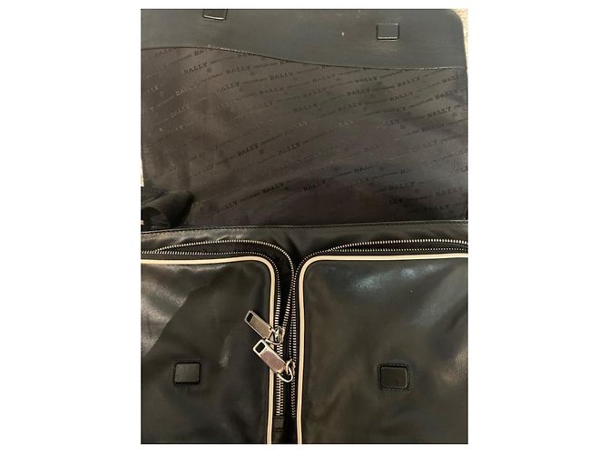 Bally Borsa Messenger in Pelle Nera Nero Bianco Rosso - vista 3