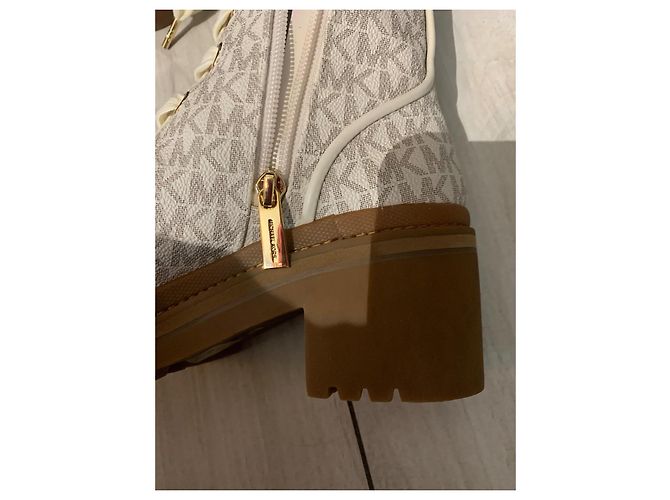 Botas de combate Michael Kors MK Monogram Castaño Beige - vista 2