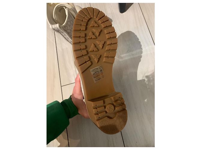 Botas de combate Michael Kors MK Monogram Castaño Beige - vista 3