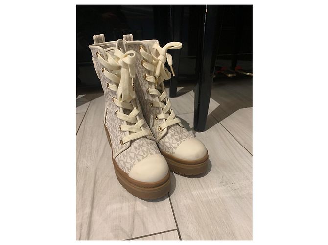 Botas de combate Michael Kors MK Monogram Castaño Beige - vista 6
