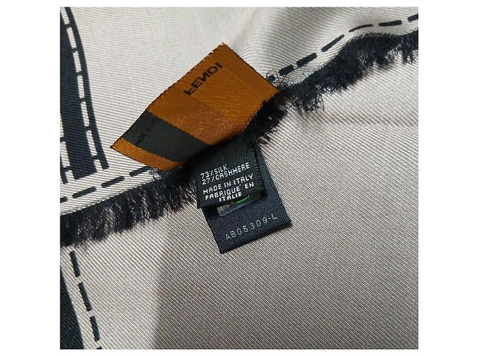 Foulard Fendi Selleria in Seta e Cashmere Nero Grigio - vista 3