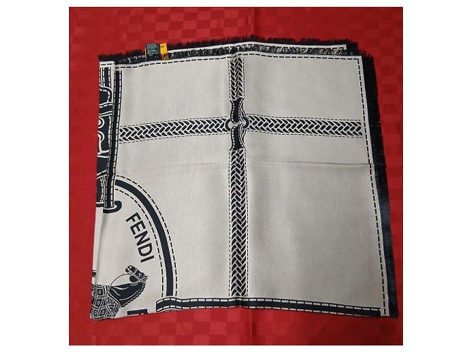 Foulard Fendi Selleria in Seta e Cashmere Nero Grigio - vista 4