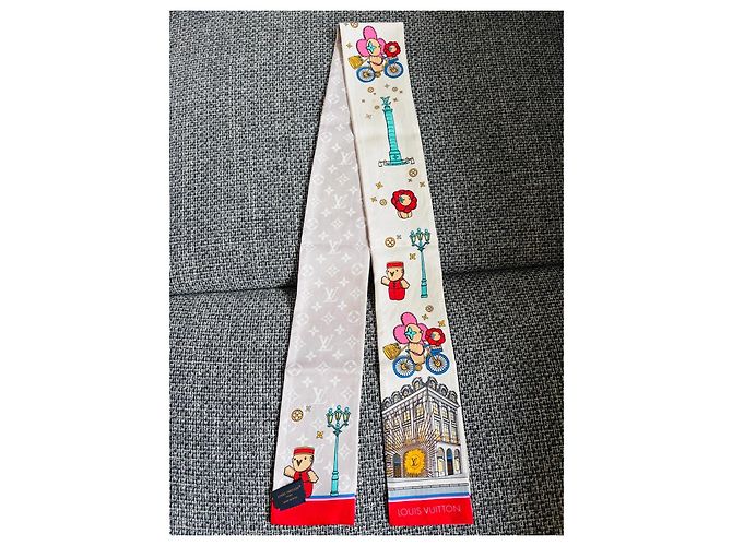 Louis Vuitton Bandeau Monogram Vivienne Paris Natale 2021 Rosa Bianco Rosso Blu Beige D'oro - vista 2
