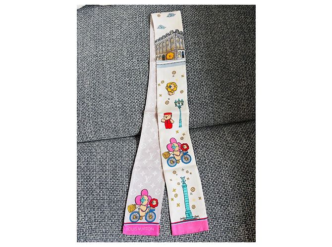 Louis Vuitton Bandeau Monogram Vivienne Paris Natale 2021 Rosa Bianco Rosso Blu Beige D'oro - vista 3