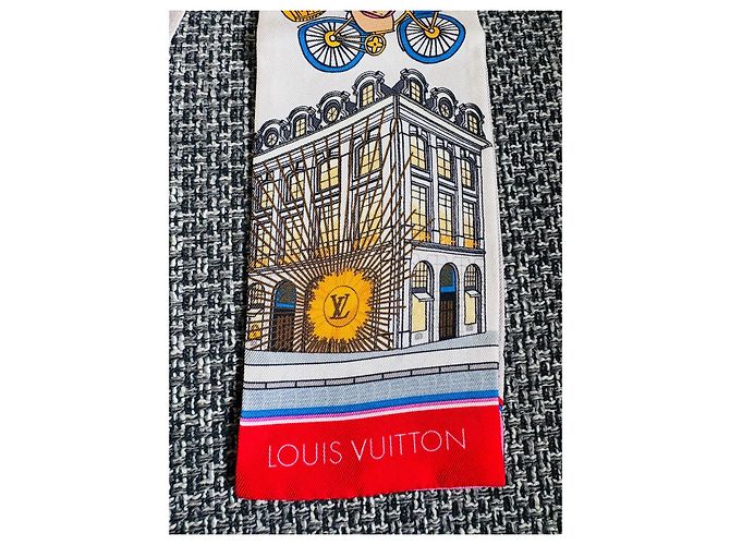 Louis Vuitton Bandeau Monogram Vivienne Paris Natale 2021 Rosa Bianco Rosso Blu Beige D'oro - vista 9