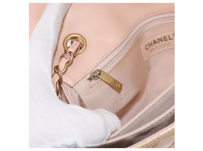CHANEL Matelasse Chain Shoulder Bag Patent leather Beige Gold CC Auth 179868A D'oro - vista 27
