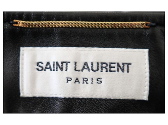 Saint Laurent Saia midi em couro preto com botões frontais - vista 6