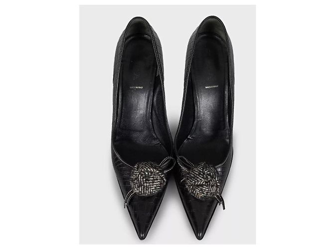 Décolleté a punta in pelle nera Prada, Taglia 40.5 Usato - vista 2