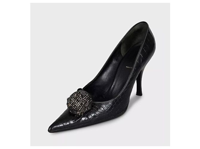 Décolleté a punta in pelle nera Prada, Taglia 40.5 Usato - vista 3