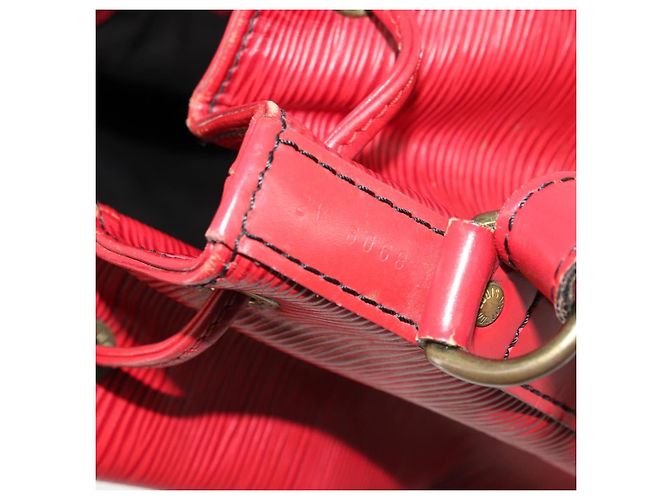 Borsa a Spalla LOUIS VUITTON Epi Petit Noe Rosso M44107 LV Auth 179148 - vista 12