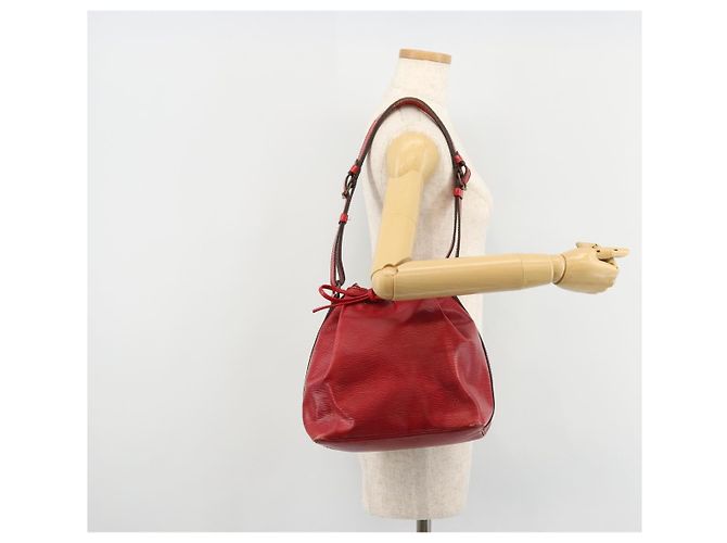 Borsa a Spalla LOUIS VUITTON Epi Petit Noe Rosso M44107 LV Auth 179148 - vista 21