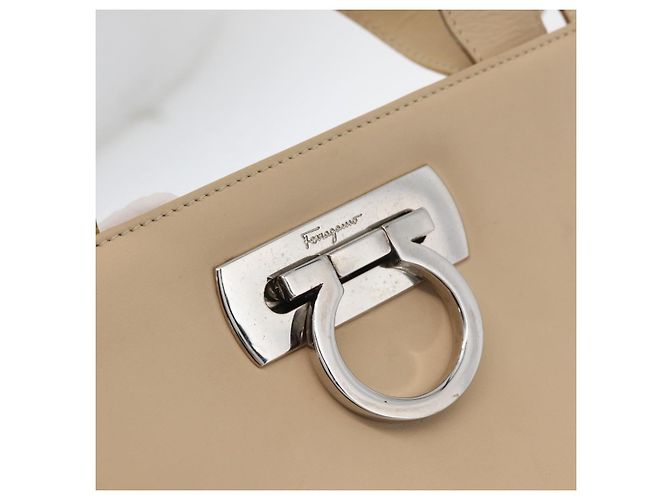 Borsa Salvatore Ferragamo Gancini in pelle 2way Beige Argento Auth BA12510 - vista 18