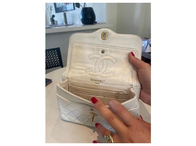 Borsa a tracolla Chanel Diana in pelle bianca Bianco - vista 2