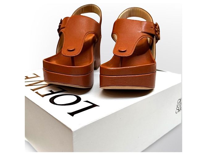 Loewe Anagram Sandali con Zeppa in Pelle Marrone Cammello - vista 11