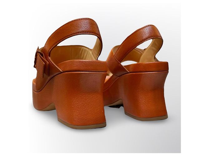 Loewe Anagram Sandali con Zeppa in Pelle Marrone Cammello - vista 17