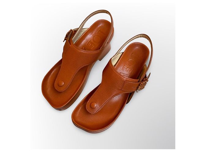 Loewe Anagram Sandali con Zeppa in Pelle Marrone Cammello - vista 9