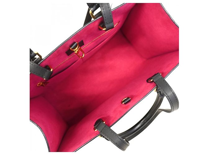 Borsa Tote Louis Vuitton Epi OnTheGo MM Nero Rosa - vista 4