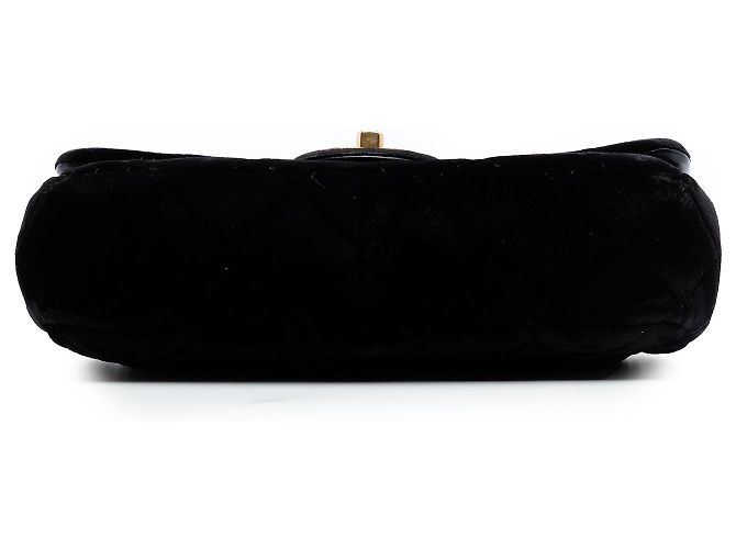 Chanel Black Small Quilted Velvet CC Eyelet Flap Nero - vista 3